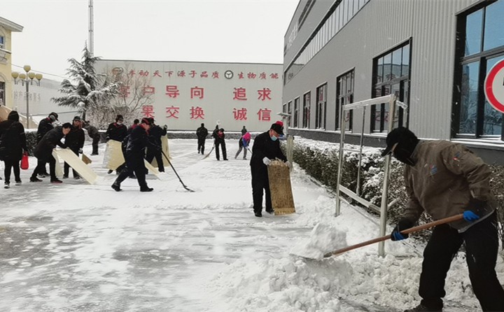 最美不止下雪天，還有這些“掃雪人”.jpg