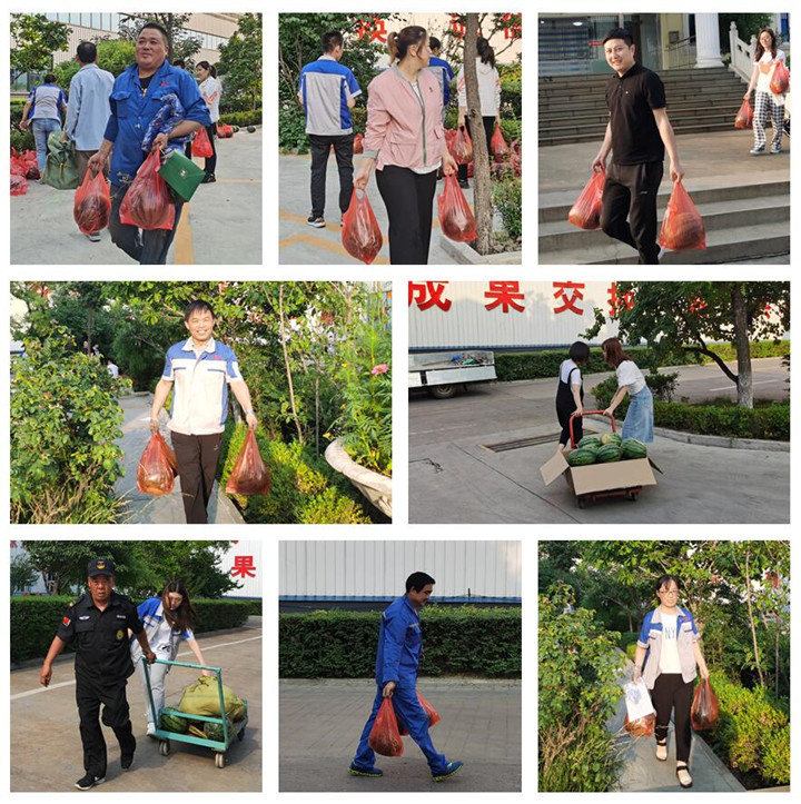 各部門派來領西瓜的代表，各個喜笑顏開.jpg