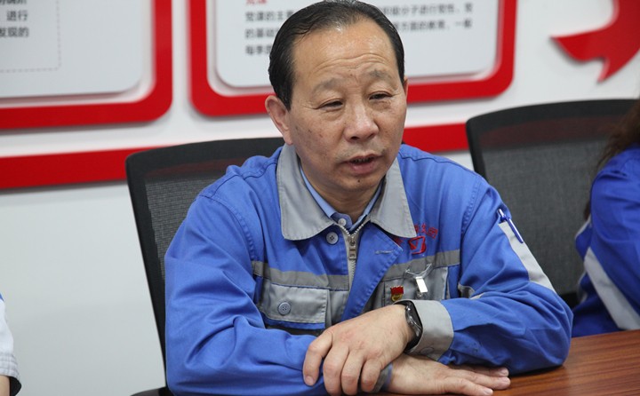 景奉全書記表示，錦旗代表著社區(qū)和群眾對我們參與疫情防控工作的認(rèn)可，也代表著一份責(zé)任和激勵。今后，我們會與街道、社區(qū)攜手，抓實抓細(xì)常態(tài)化疫情防控工作及社區(qū)志愿服務(wù)活動，爭做社區(qū)“好幫手”、群眾“貼心人”，用實際行動筑牢疫情防控防線，切實守護(hù)人民群眾健康安全.JPG